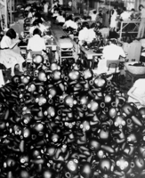 大ブームのダッコちゃん 増産に次ぐ増産 東京都内 の写真素材 イラスト素材 アマナイメージズ