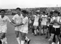 某元プロサッカー選手 木炭画 肖像画 モノクロ 某元プロサッカー選手