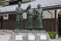 小倉屋清兵衛　十世　坂高麗左衛門作　吉田松陰坐像　置物　共箱　C　9256 25053013479.jpg