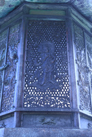 東大寺・金銅八角灯籠の音声菩薩[25801014070]の写真・イラスト素材