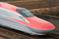 新幹線e6系 秋田新幹線 スーパーこまち の写真素材 イラスト素材 アマナイメージズ