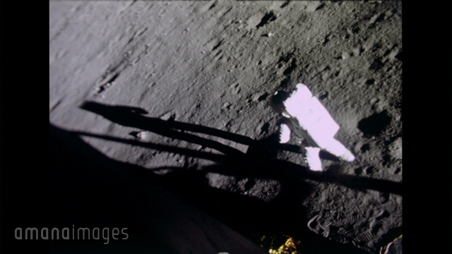 ピート コンラッド宇宙飛行士の月面への第一歩 動画素材 映像素材 アマナイメージズ